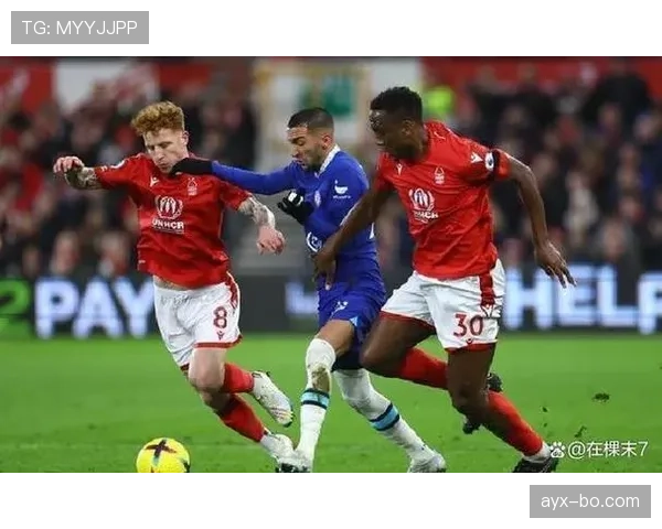 格罗斯闪耀助布莱顿领跑英超，状态回暖成焦点