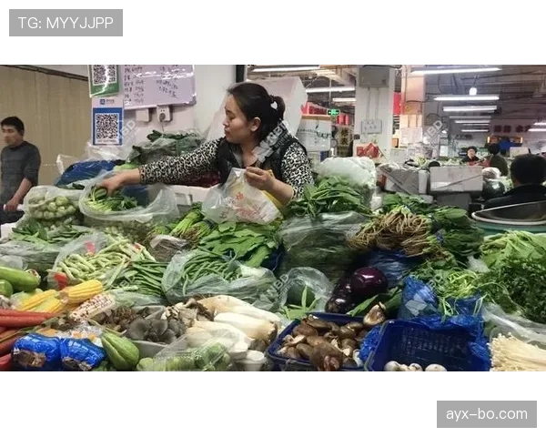 看到邹敬园提着塑料袋逛菜市场，金牌脸和大妈唠家常，这反差我服了