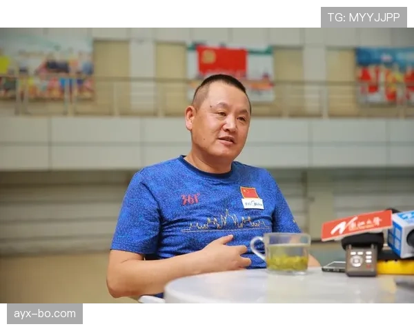 徐嘉余训练完直接拎爱马仕去吃夜宵？